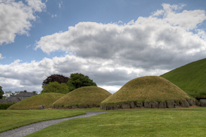 Grabhügel von Knowth |  Tomb hills at Knowth