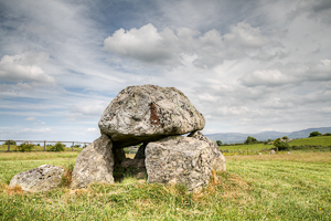 Grabstätte in Carrowmore |  Tomb in Carrowmore