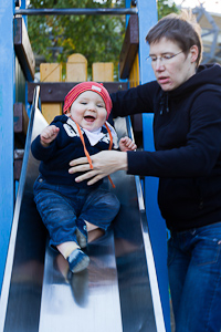 Luc auf der Rutschbahn |  Luc on the playground